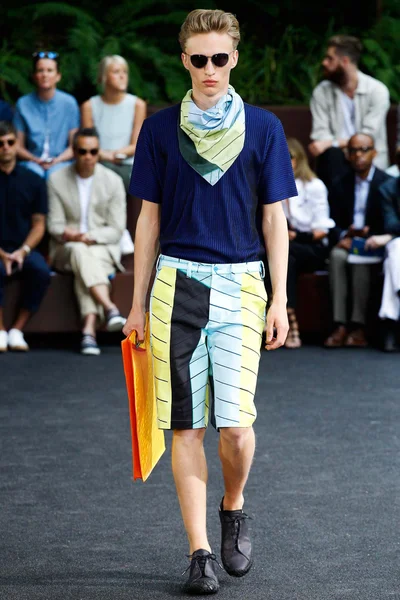 Look 28